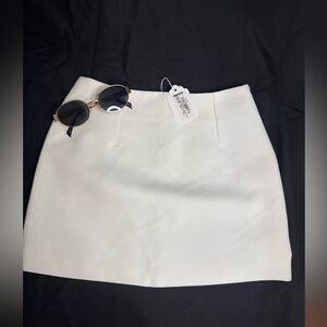 Chic White Mini Skirt